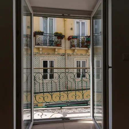 Apartment With A Cozy Private Terrace Specially At Night Lisbon
