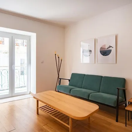 With A Cozy Private Terrace Specially At Night Lisboa