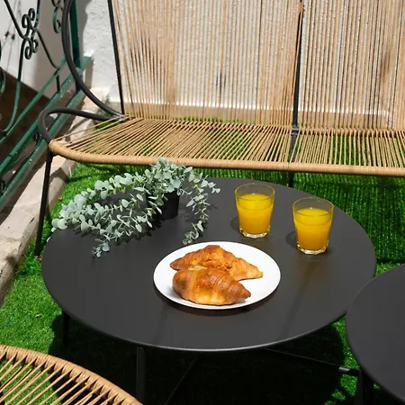 With A Cozy Private Terrace Specially At Night * ליסבון