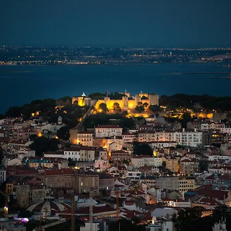 Apartament With A Cozy Private Terrace Specially At Night Lizbona